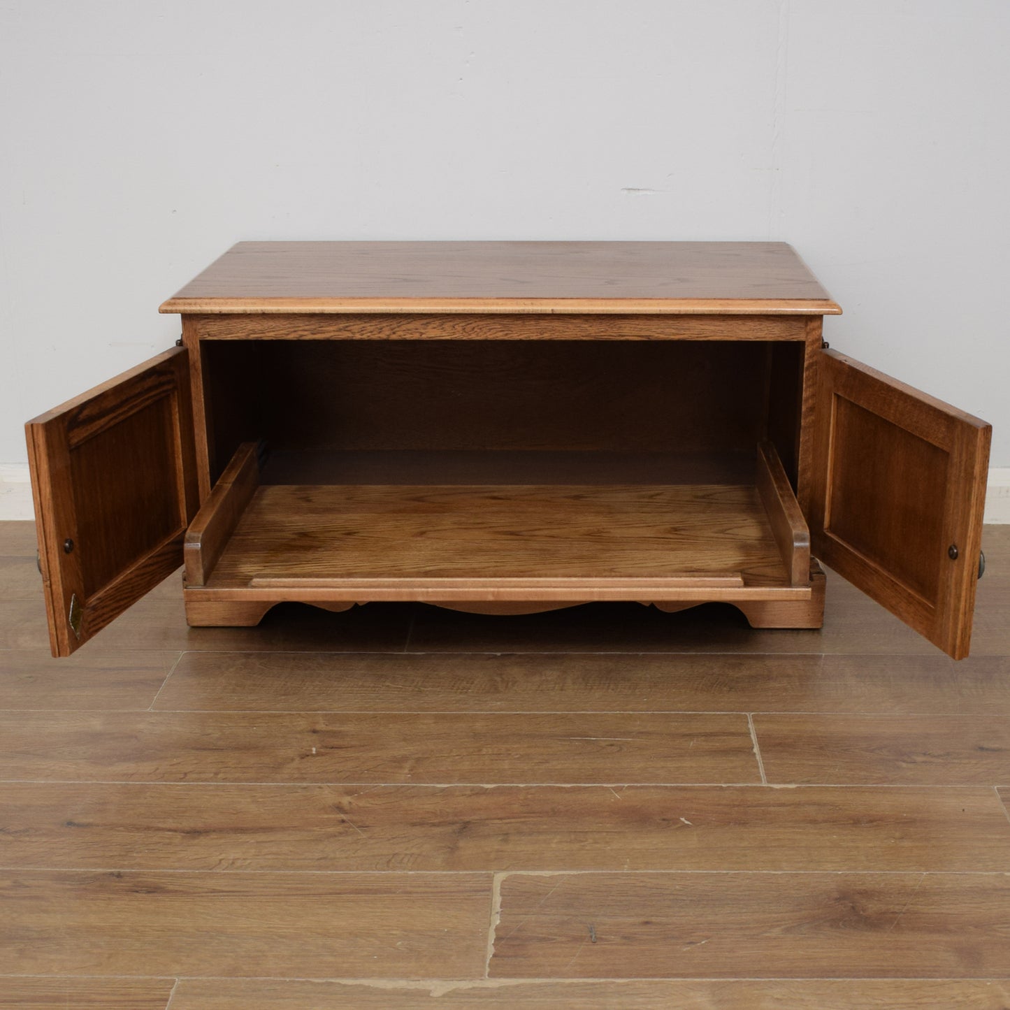 Old Charm TV Cabinet