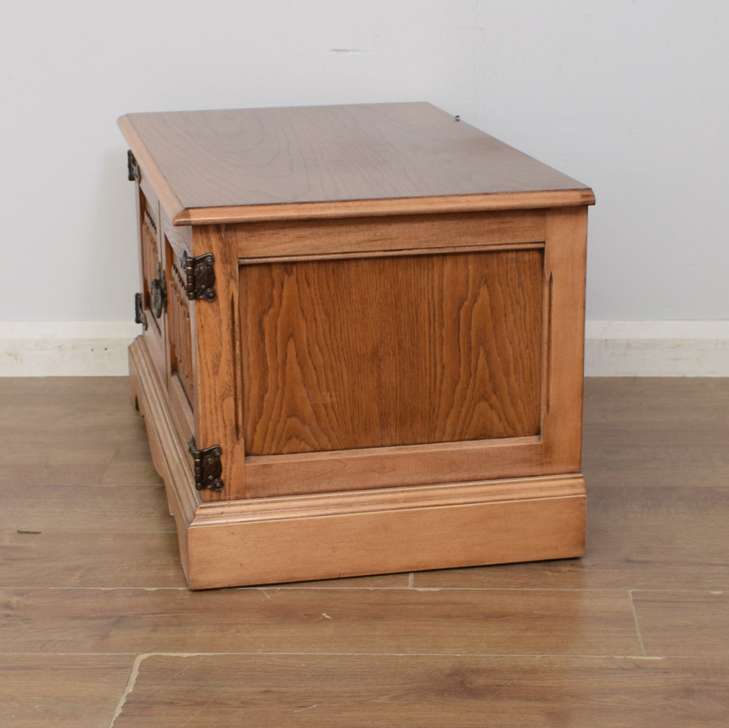 Old Charm TV Cabinet