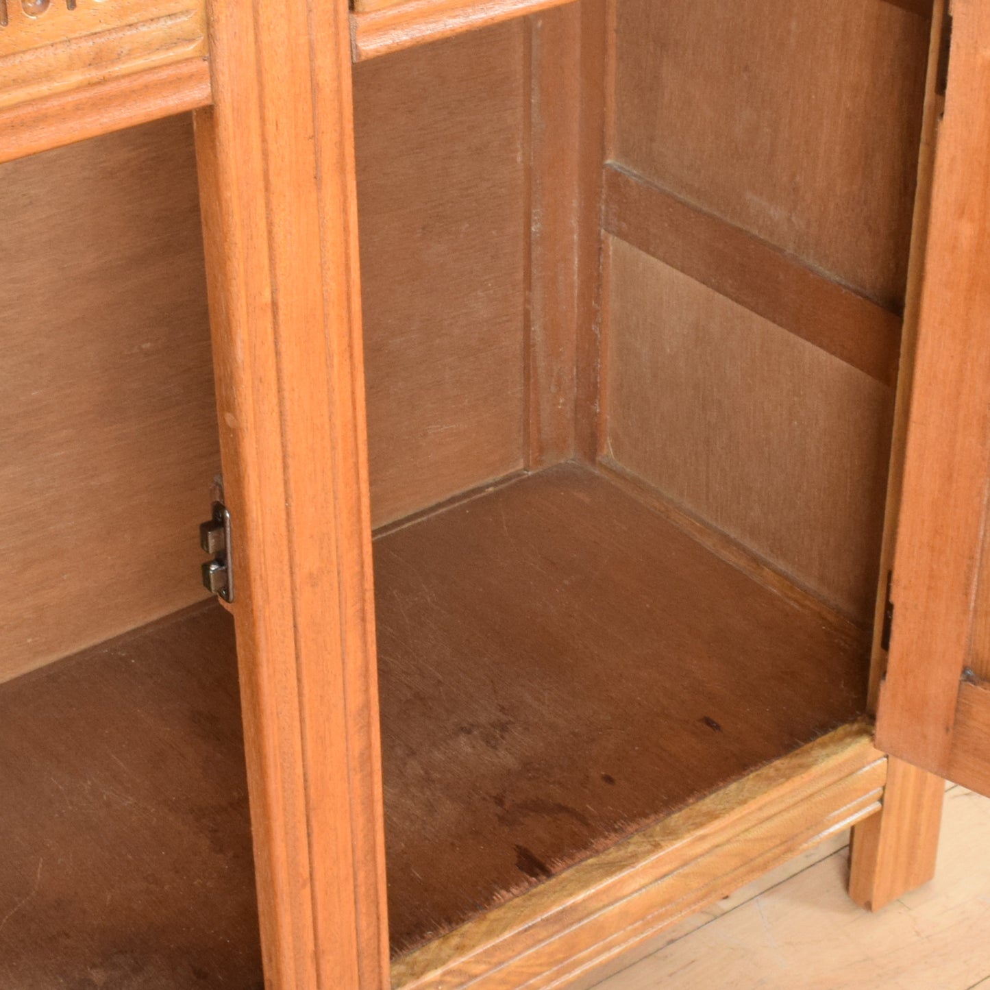 Oak 'Old Charm' Dresser