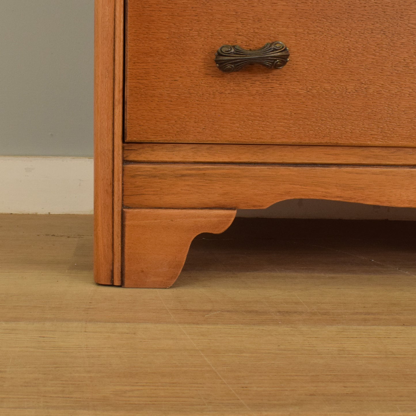 Oak Veneer Chest of Drawers