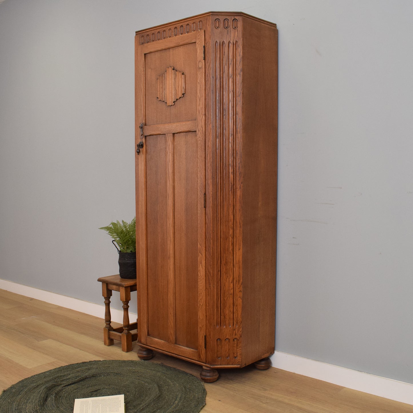 Oak Hallrobe