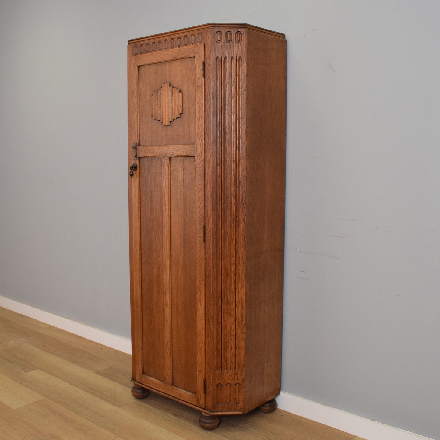 Oak Hallrobe