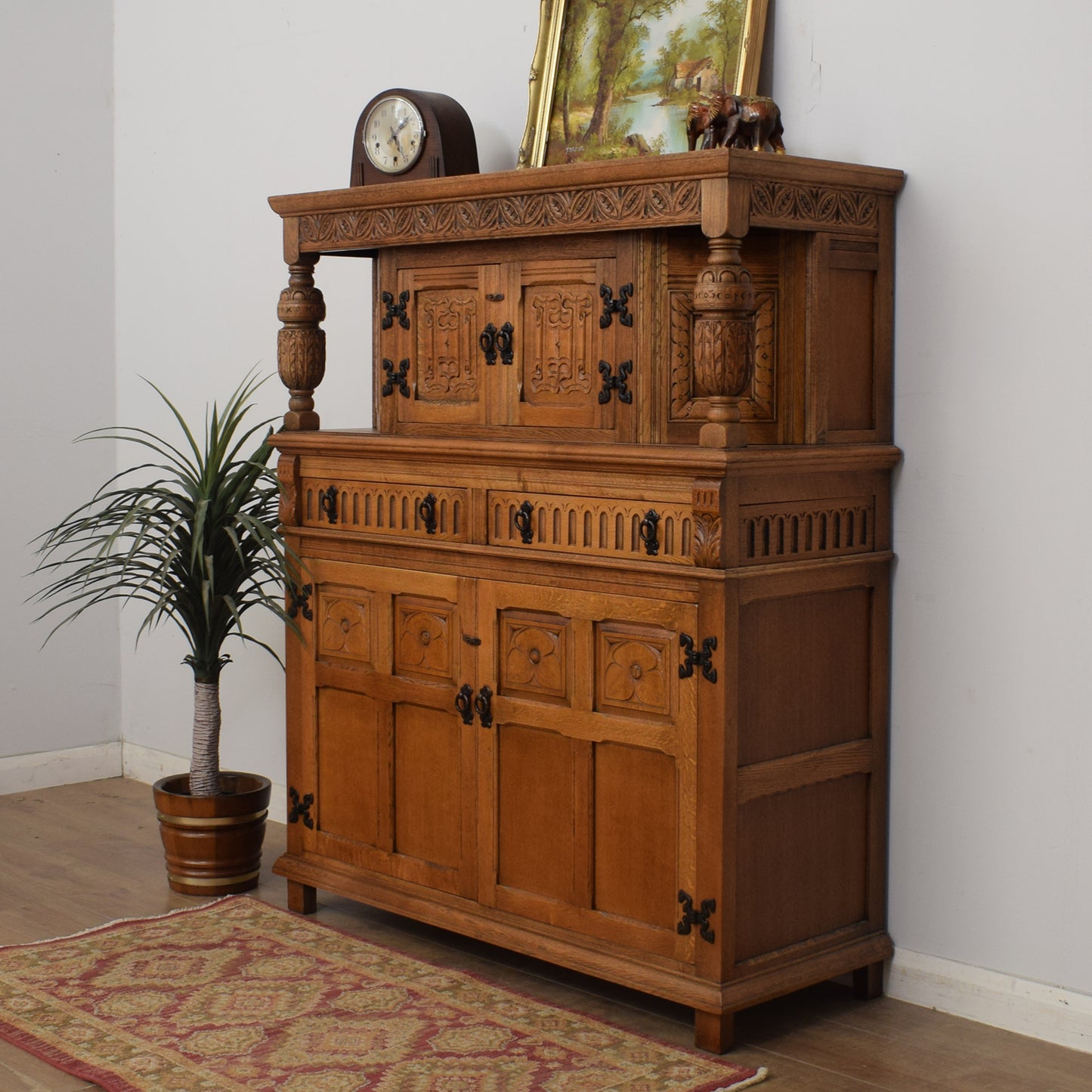 Old Charm Court Cabinet
