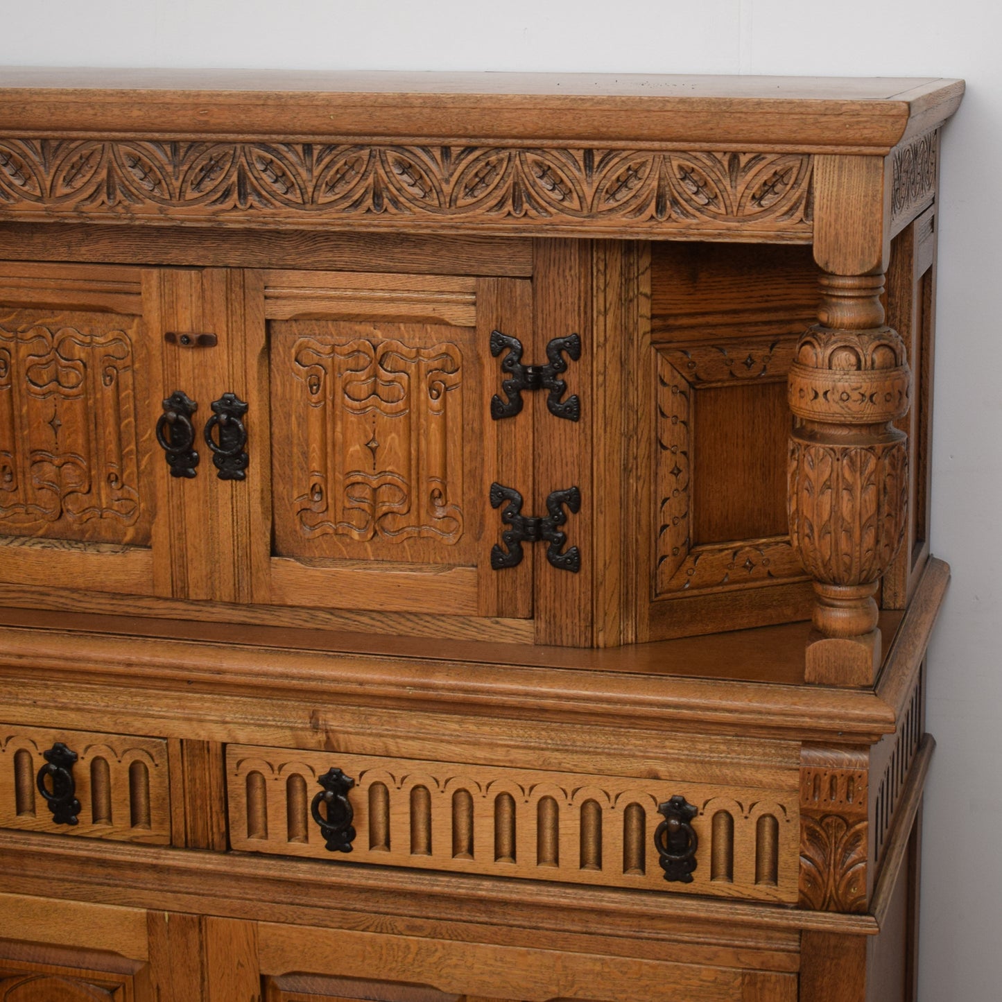 Old Charm Court Cabinet
