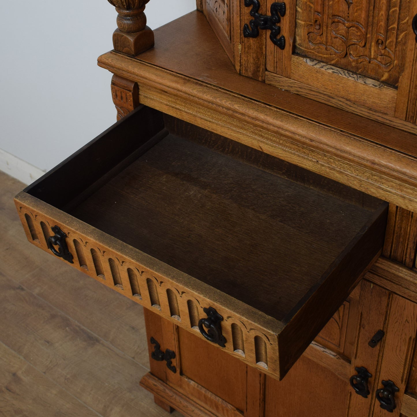 Old Charm Court Cabinet