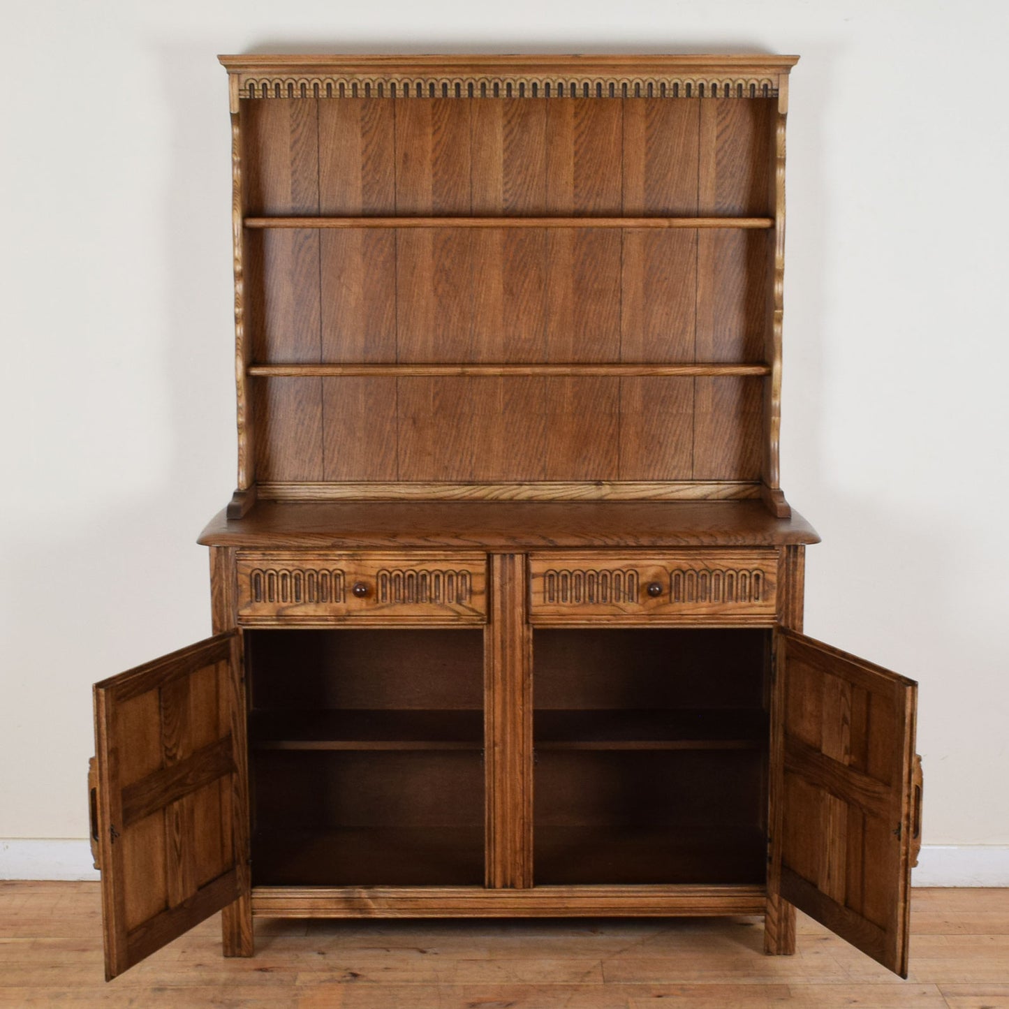 Priory Dresser