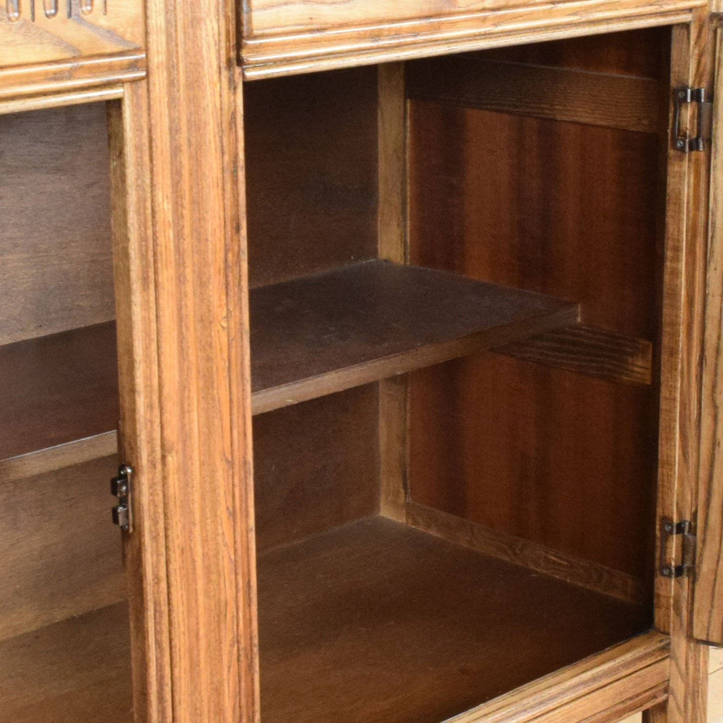 Priory Dresser