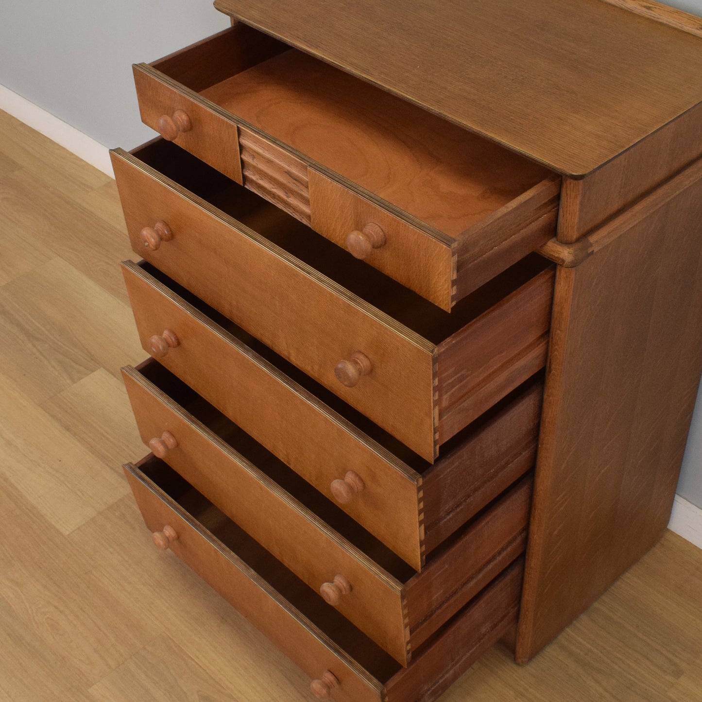 Oak Veneer Chest of Drawers