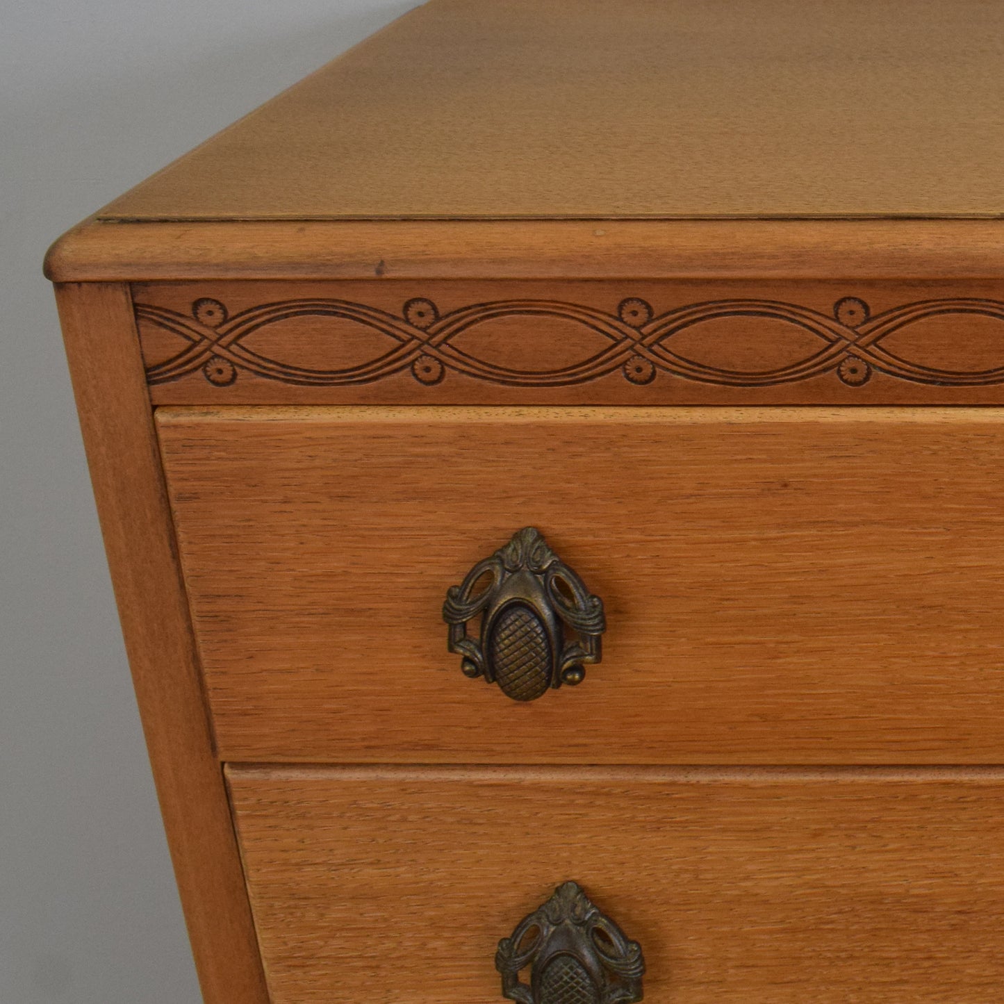 Oak Veneer Chest of Drawers