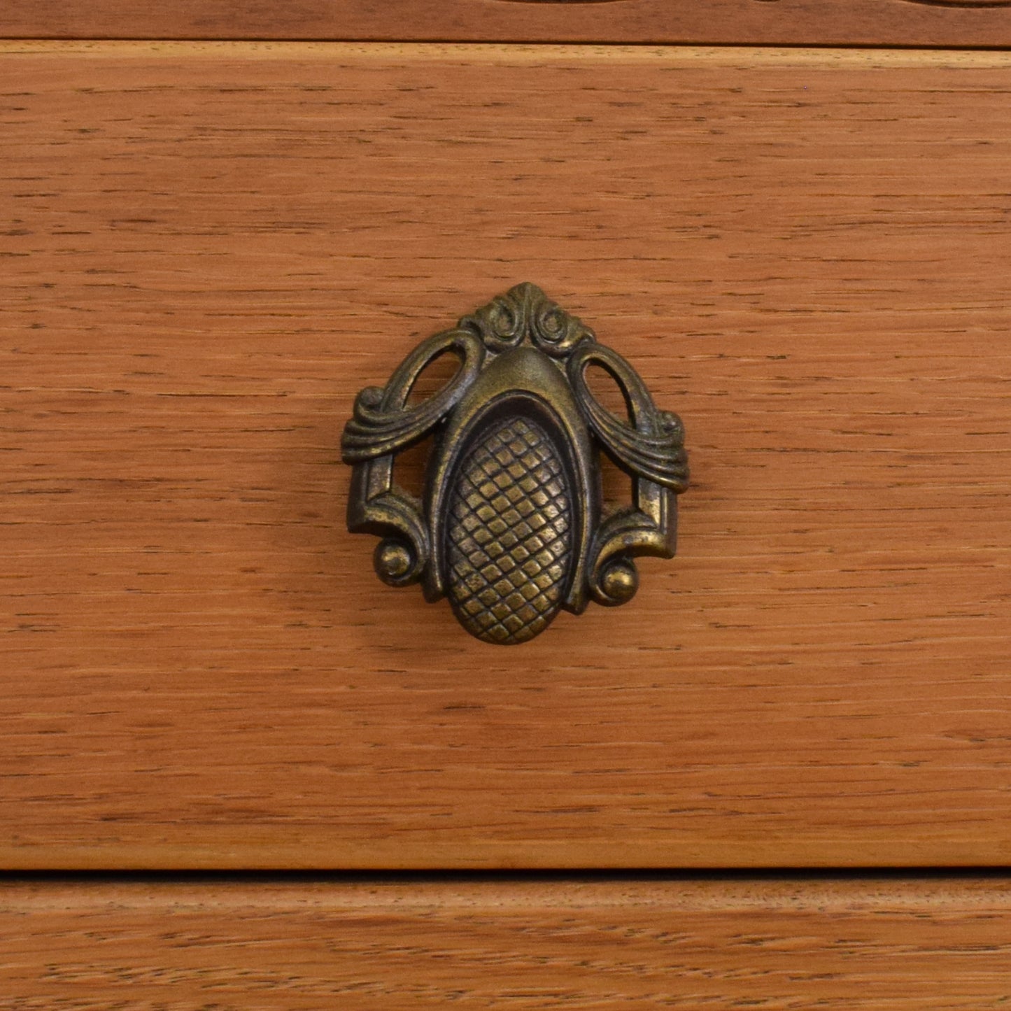 Oak Veneer Chest of Drawers