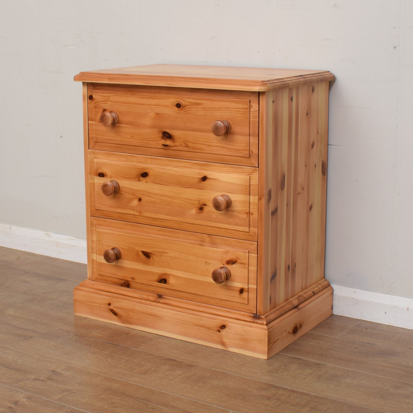 Pine Chest of Drawers