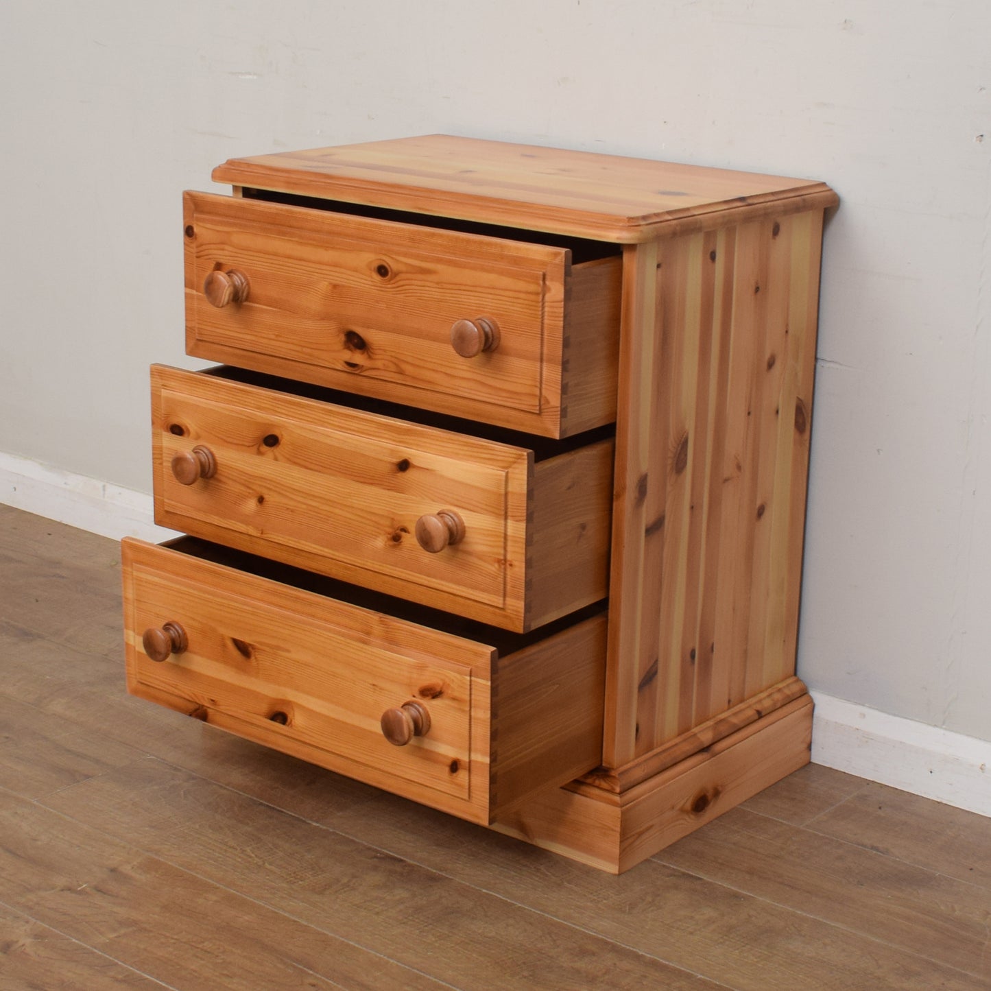 Pine Chest of Drawers