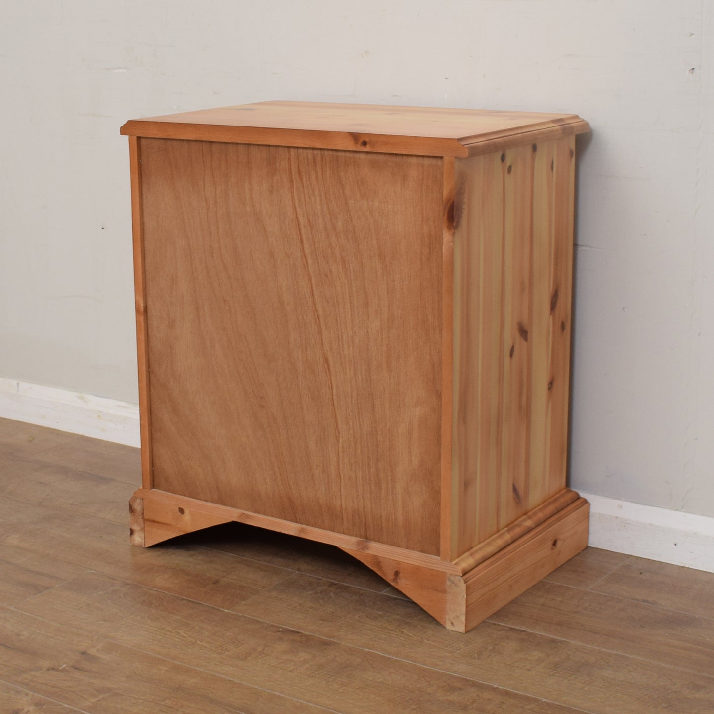 Pine Chest of Drawers