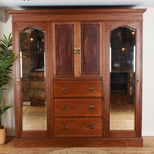 Mirrored Compactum