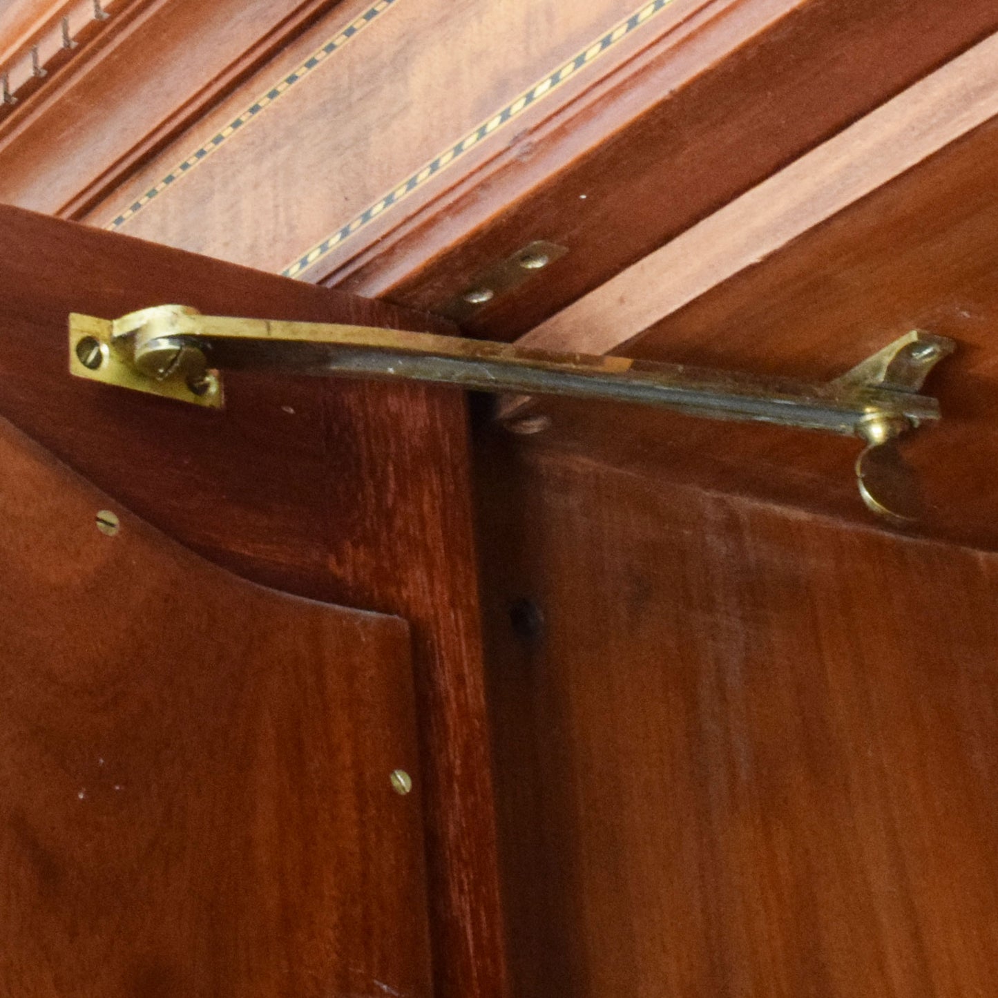 Mirrored Compactum