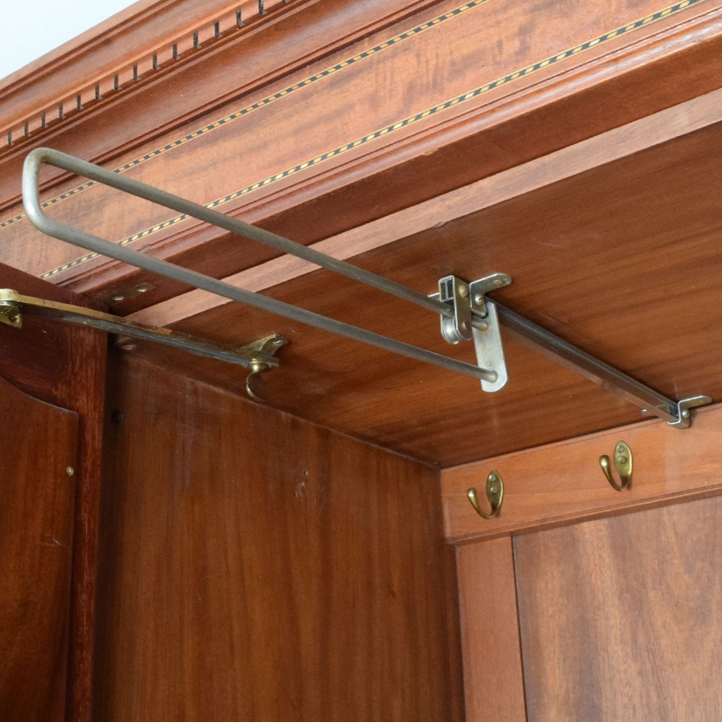 Mirrored Compactum