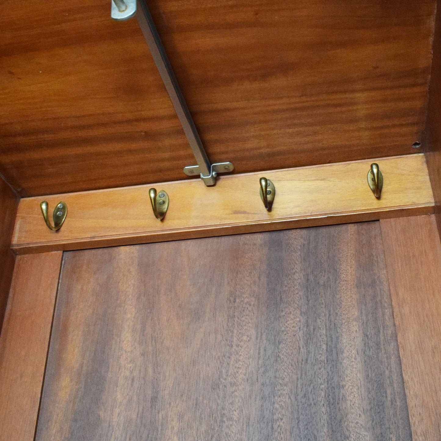Mirrored Compactum