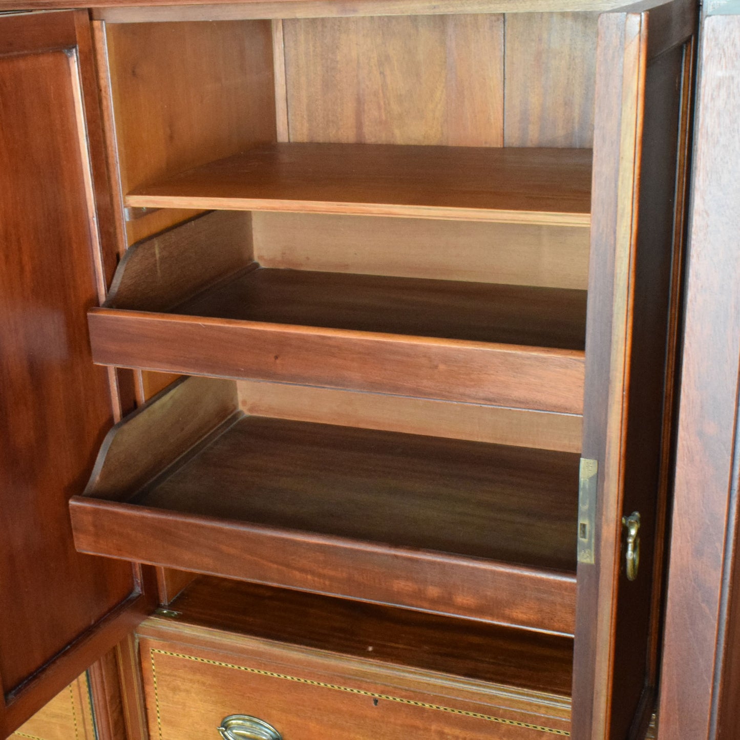Mirrored Compactum