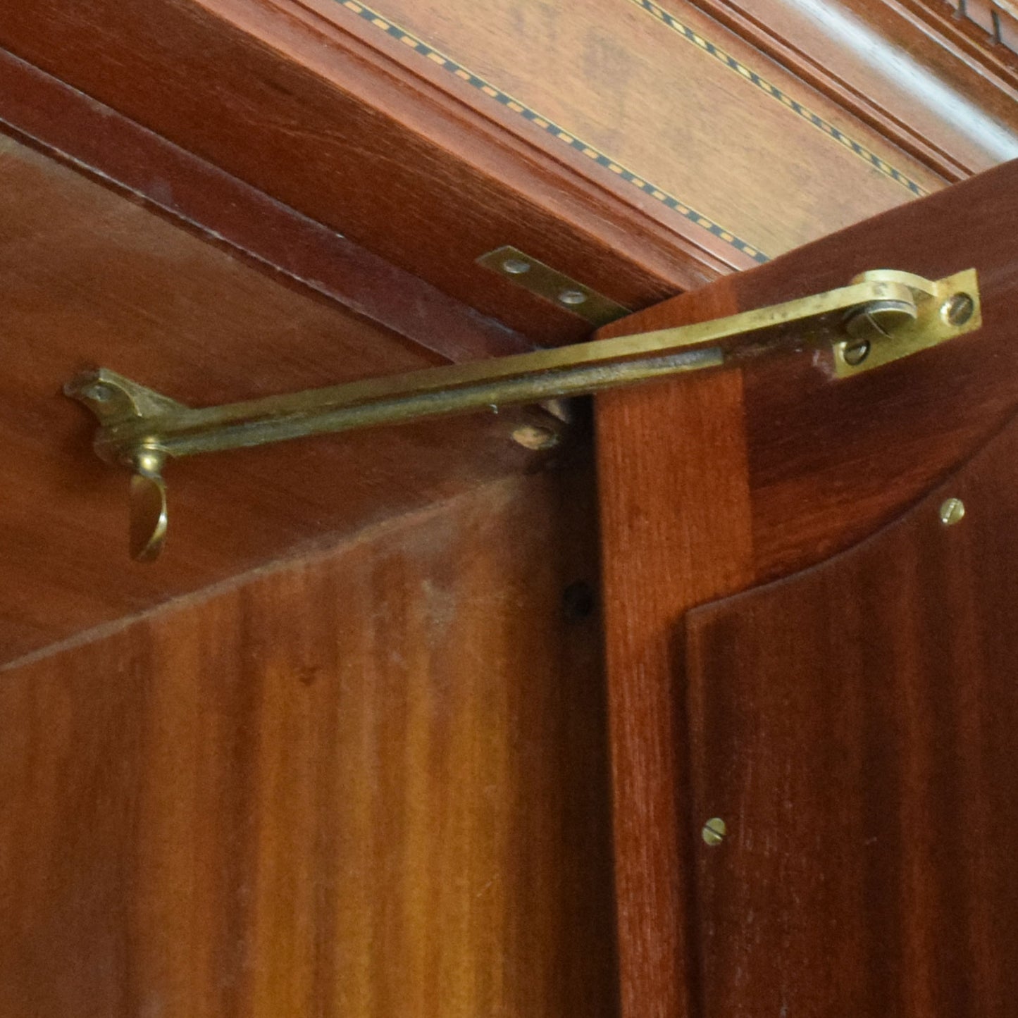 Mirrored Compactum