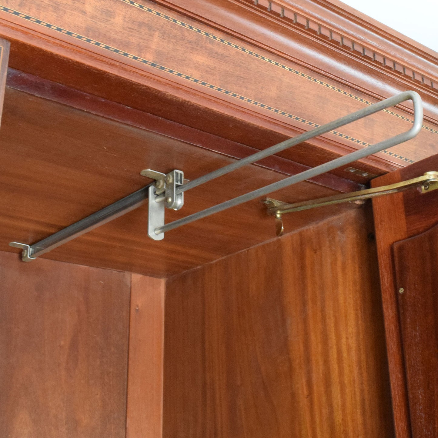 Mirrored Compactum