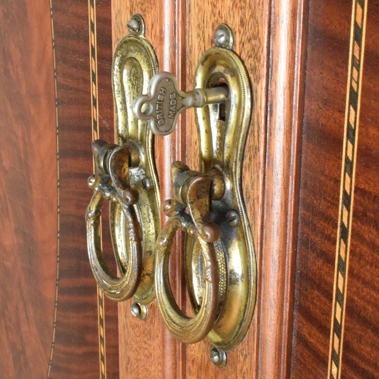 Mirrored Compactum