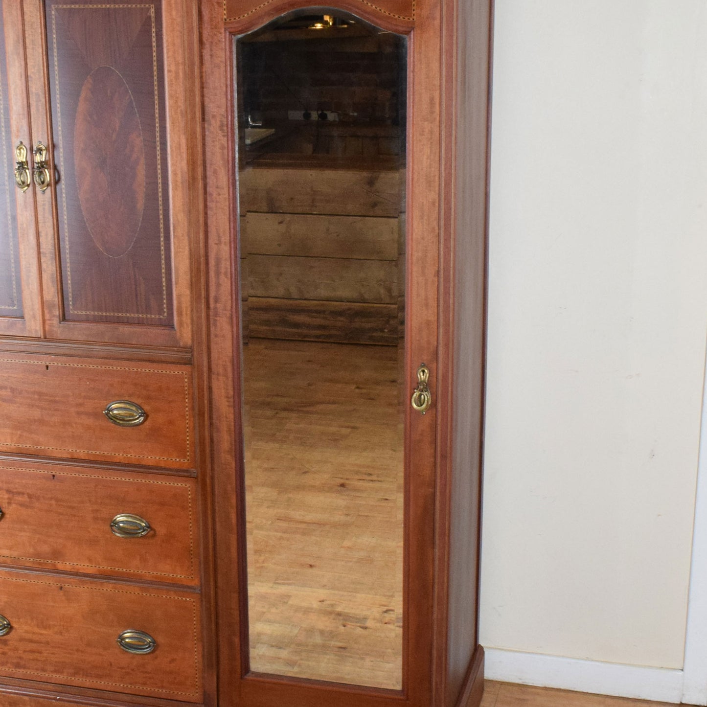 Mirrored Compactum