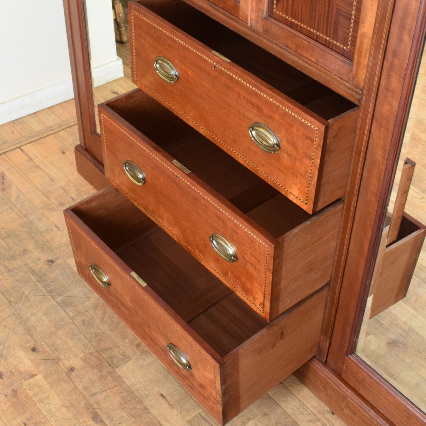 Mirrored Compactum