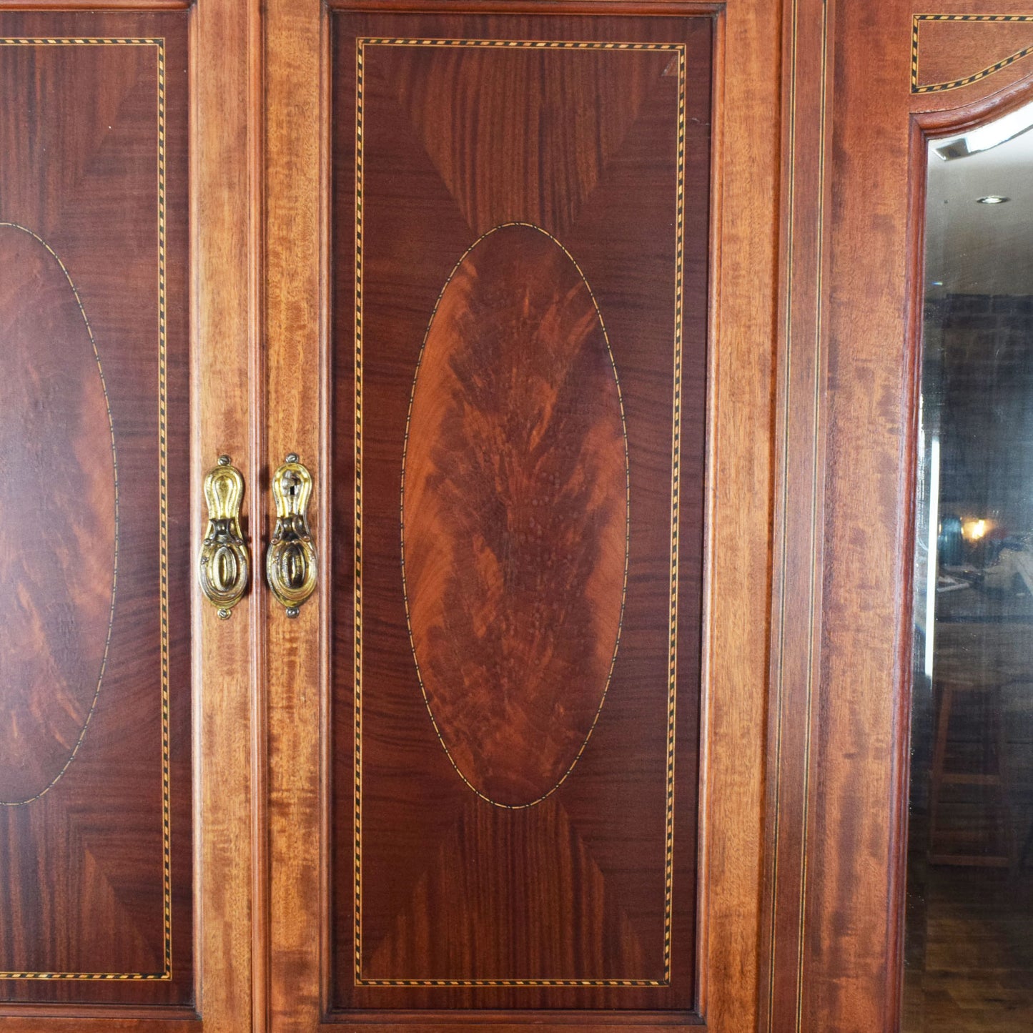Mirrored Compactum