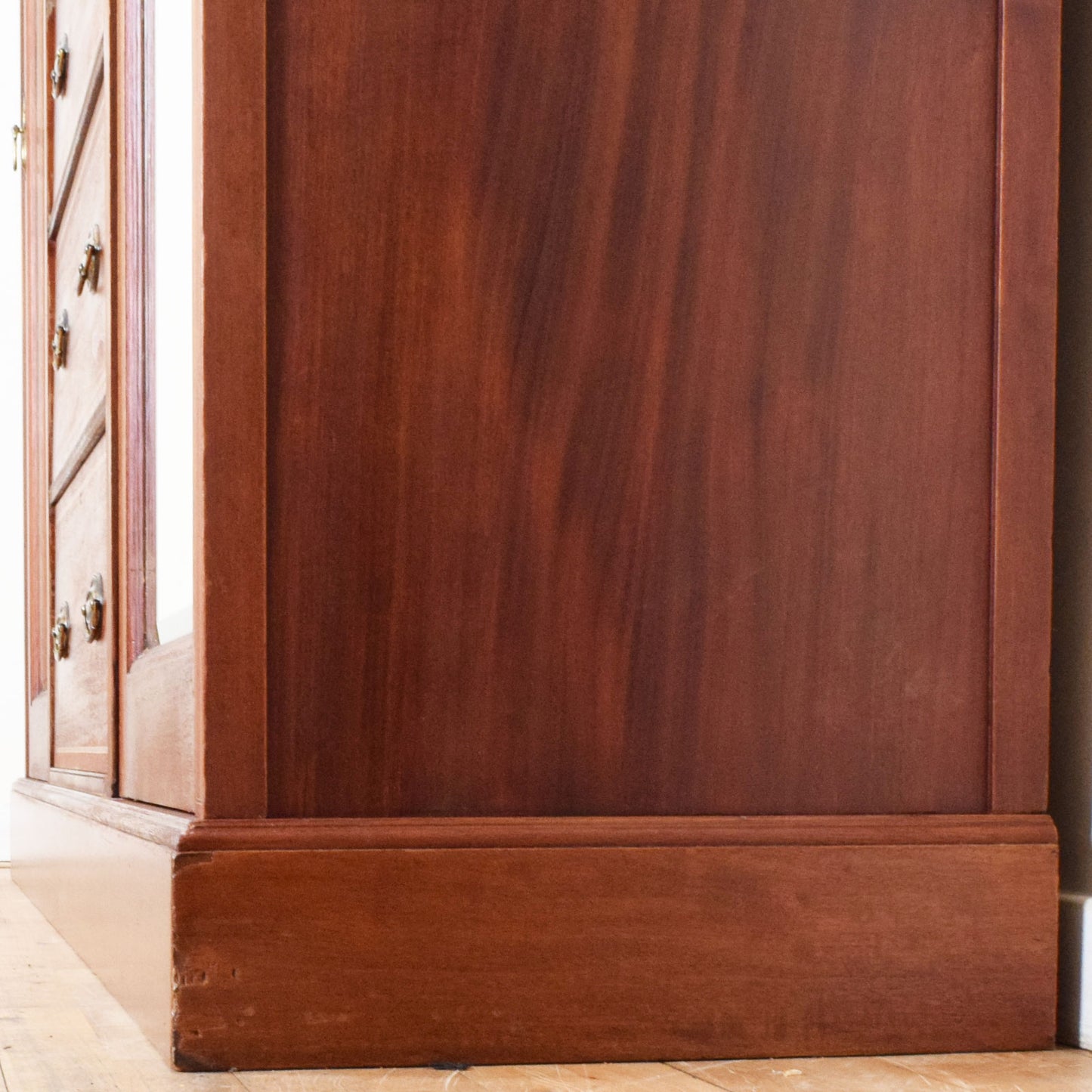 Mirrored Compactum
