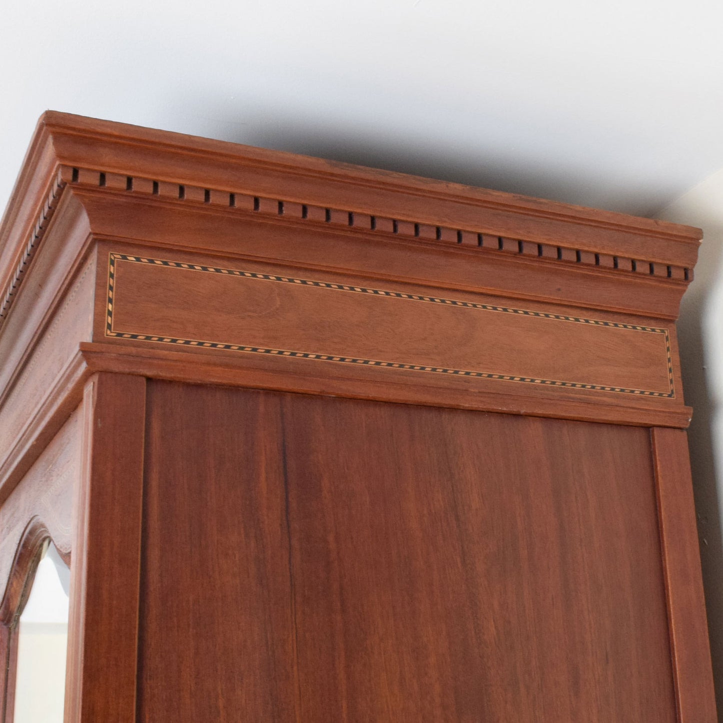 Mirrored Compactum