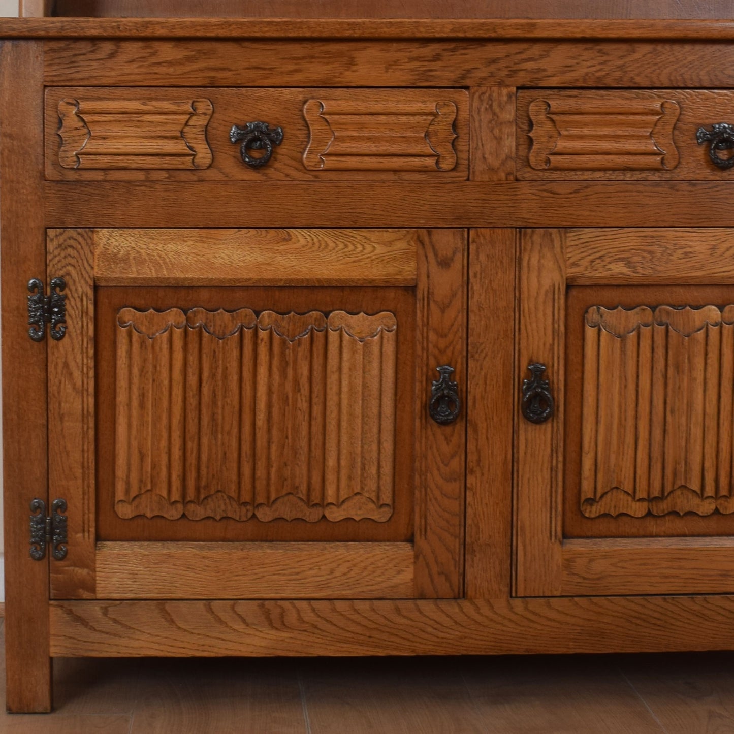 Old Charm Dresser