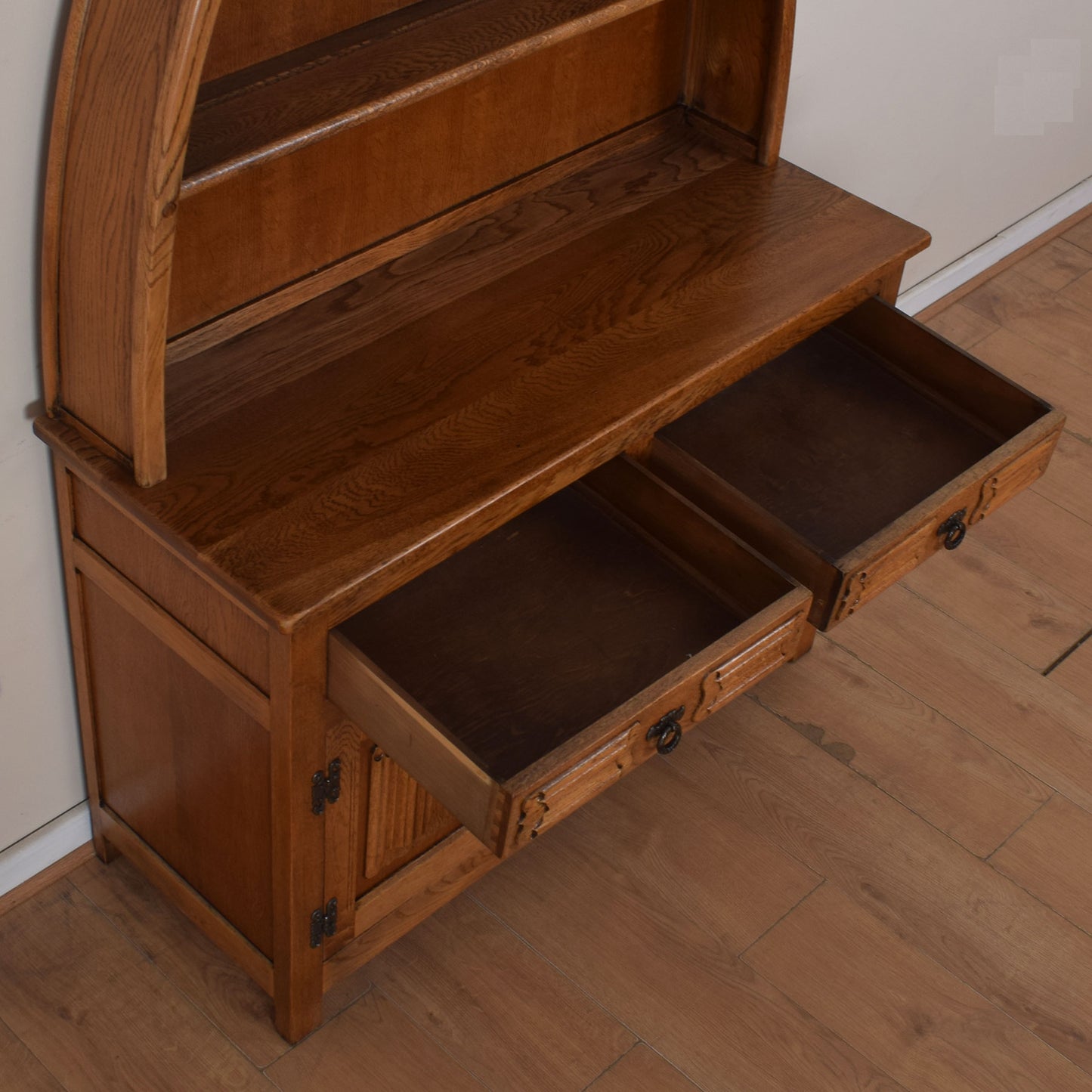 Old Charm Dresser