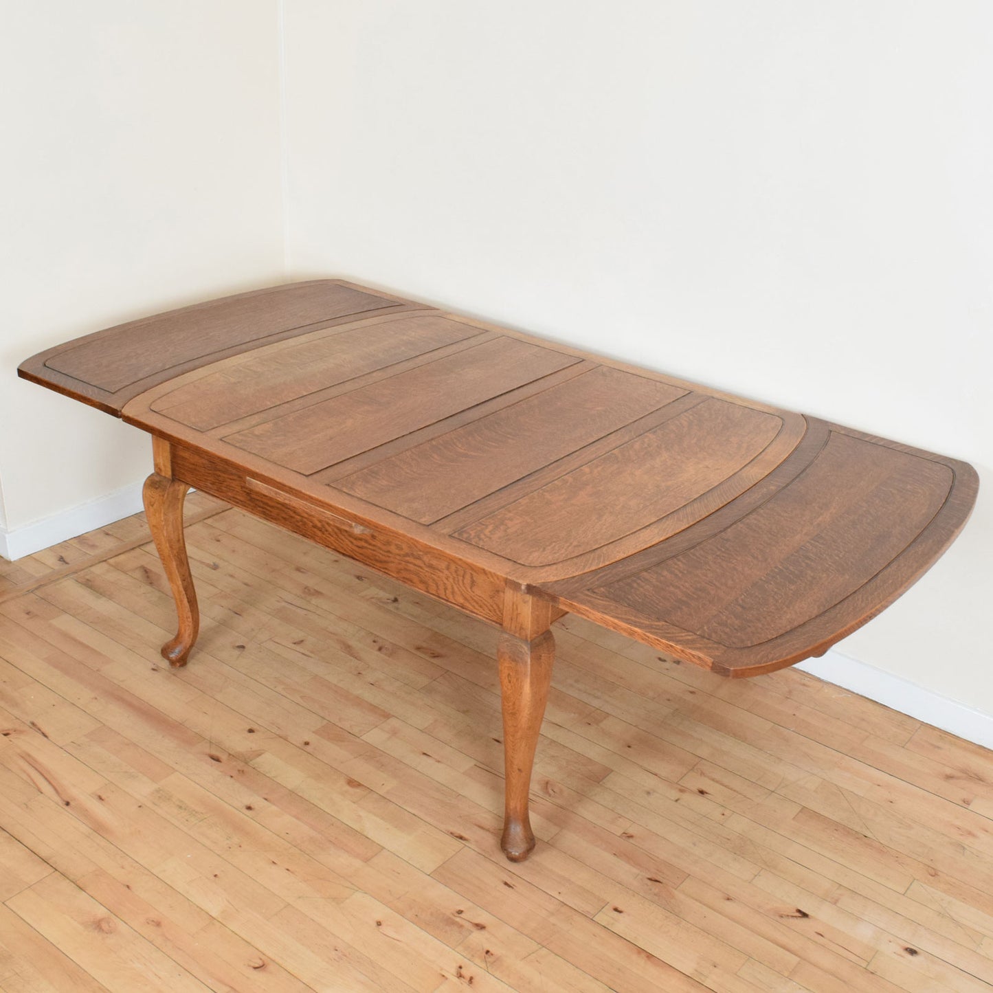 Queen Anne Draw Leaf Table and Eight