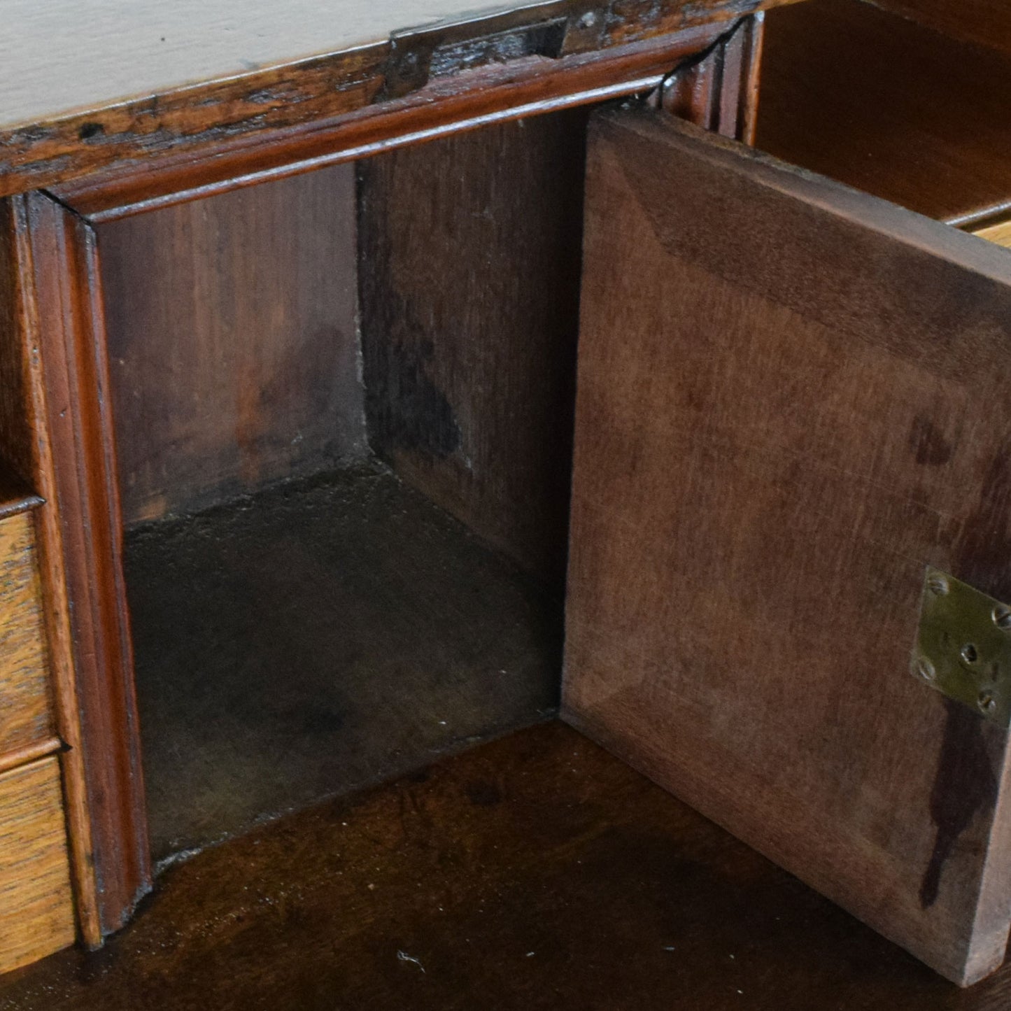 Rustic Oak Georgian Bureau