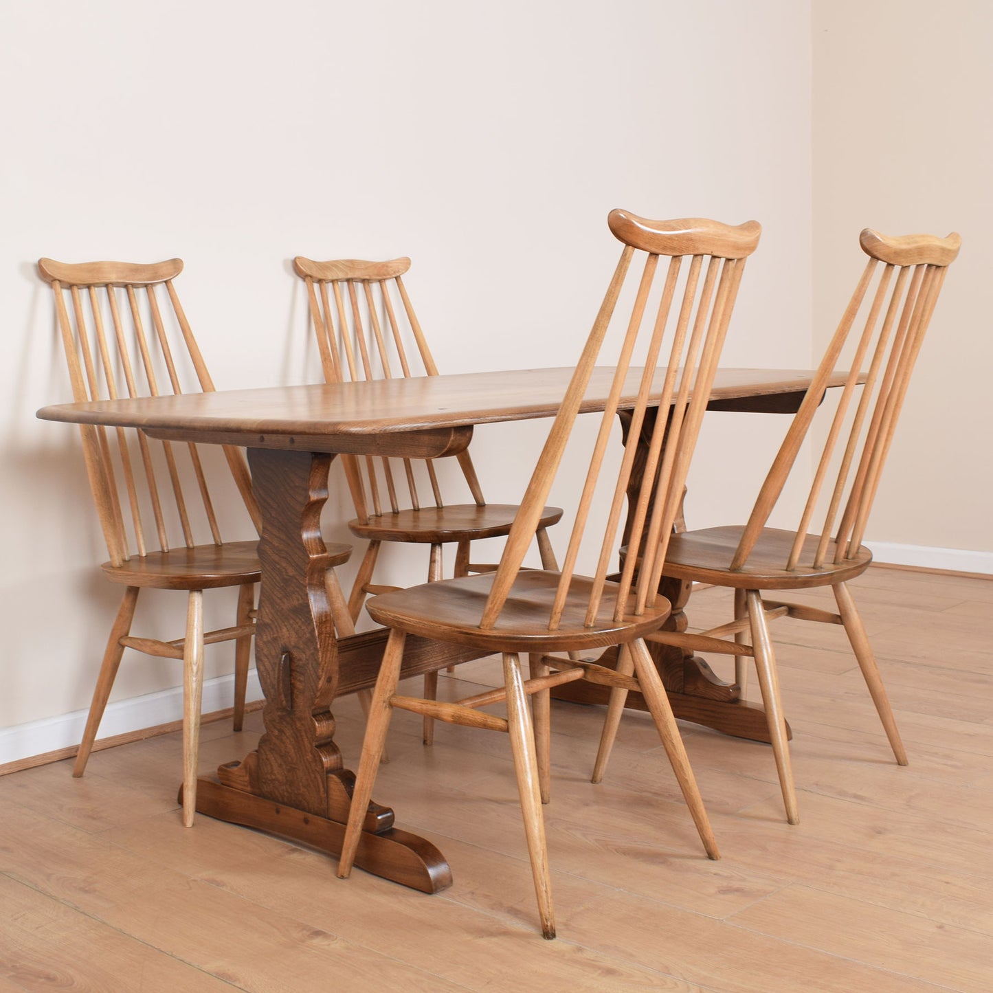Ecrol Dining Table with Four Chairs