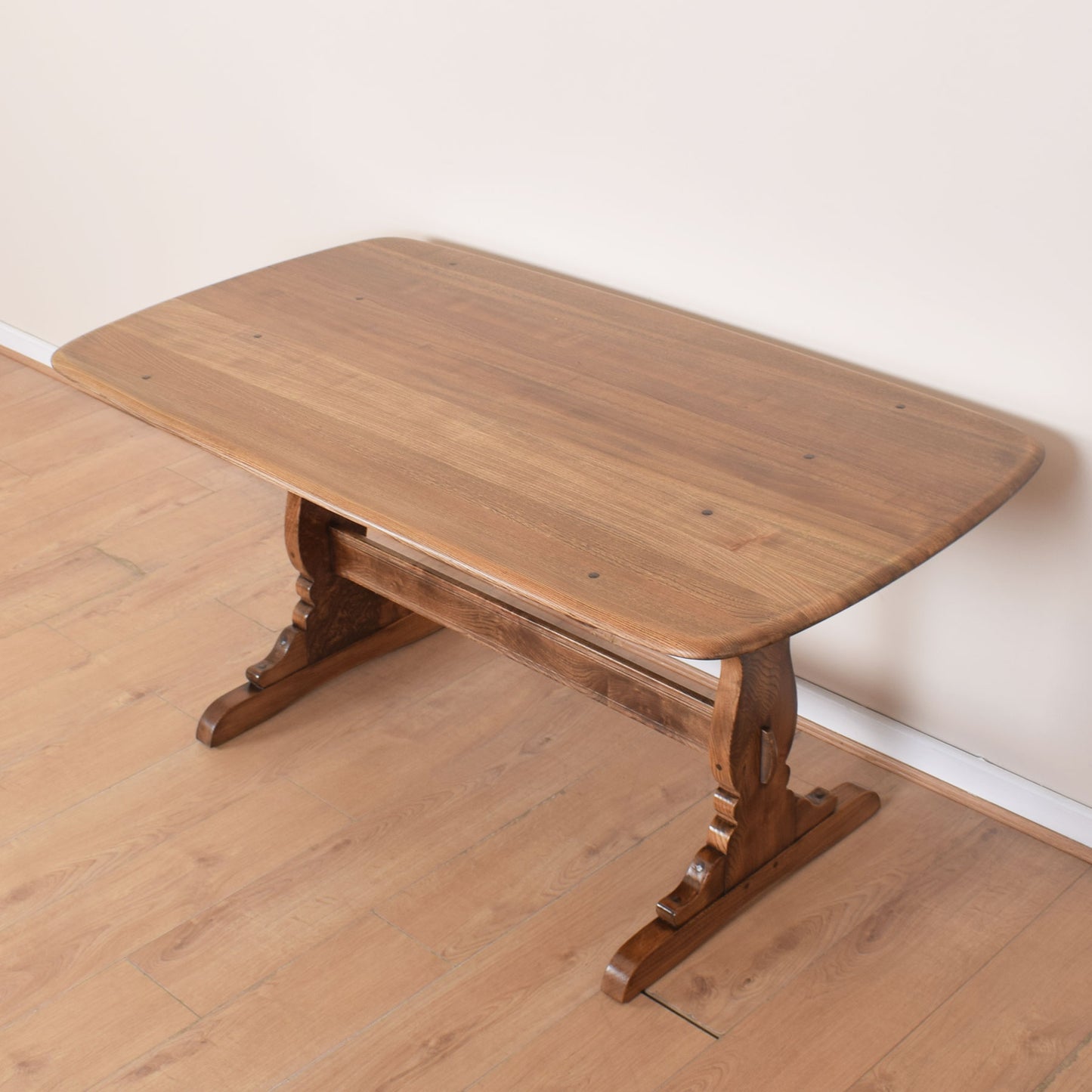 Ecrol Dining Table with Four Chairs
