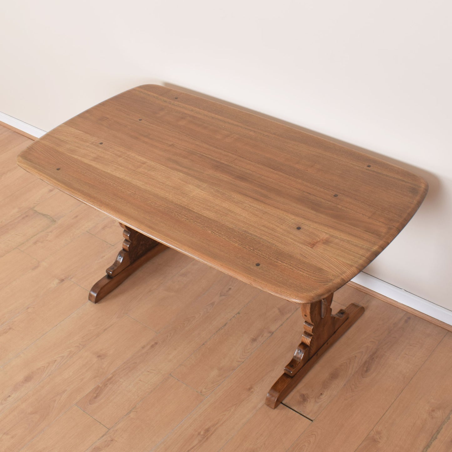 Ecrol Dining Table with Four Chairs