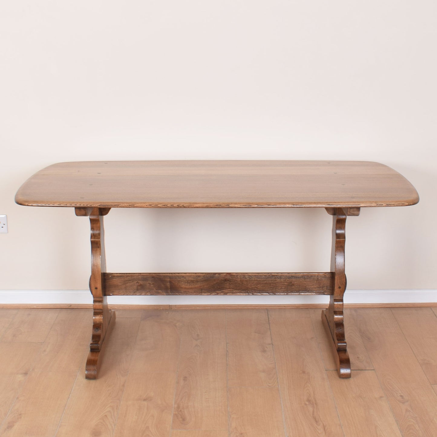 Ecrol Dining Table with Four Chairs