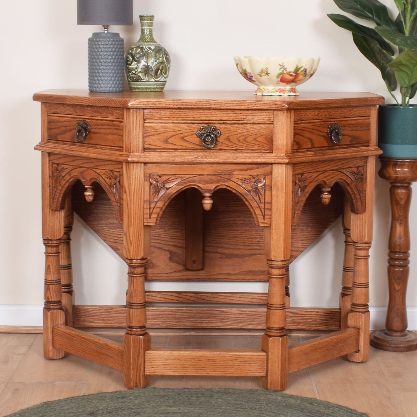 Old Charm Console Gateleg Table