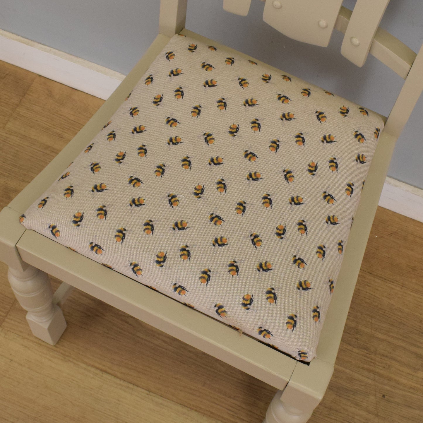 Painted Draw-Leaf Table and Four Chairs