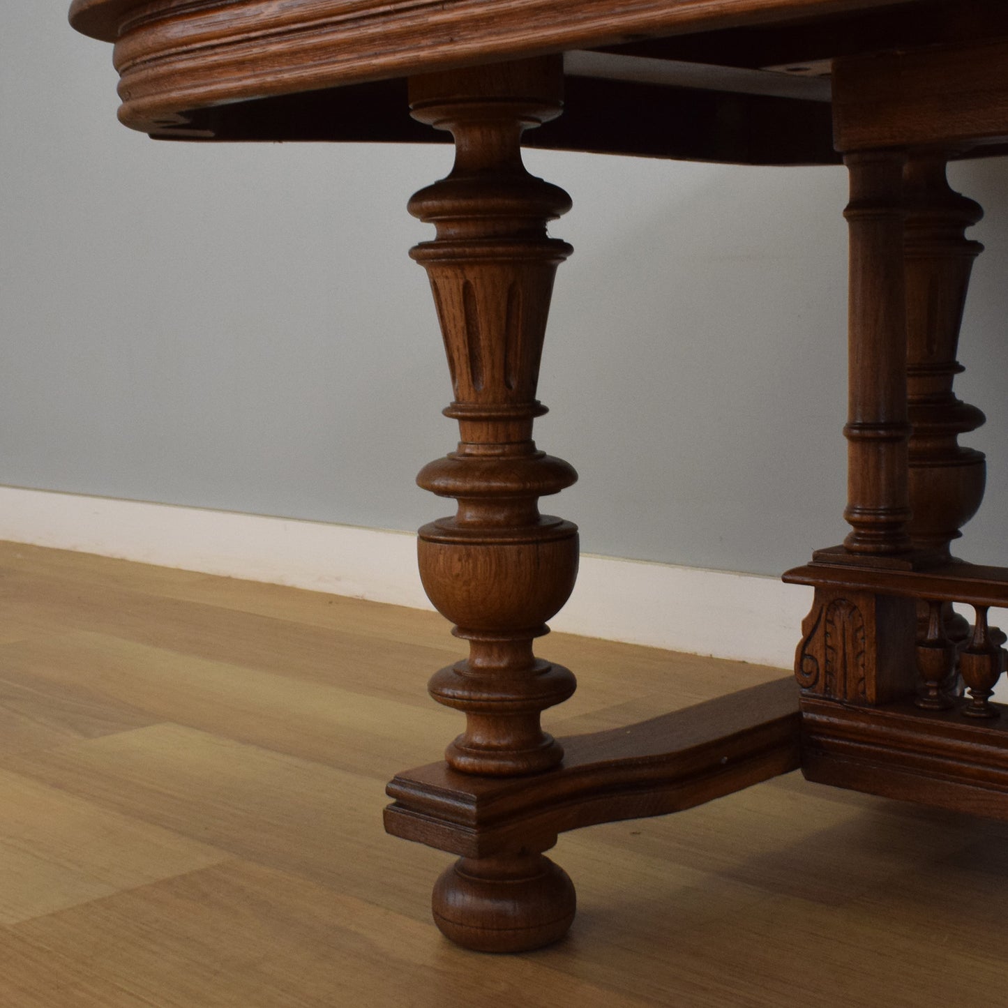 Grand Oak Coffee Table