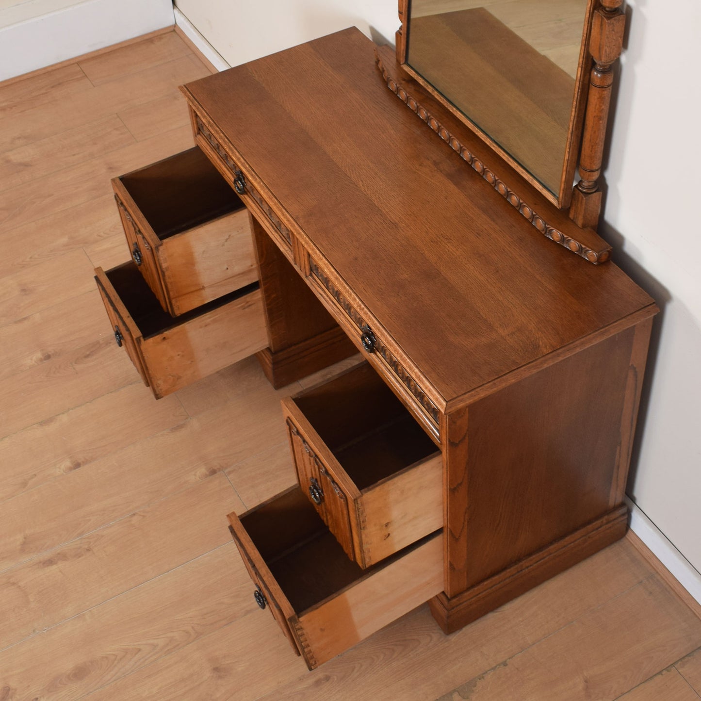 Crown Oak Dressing Table