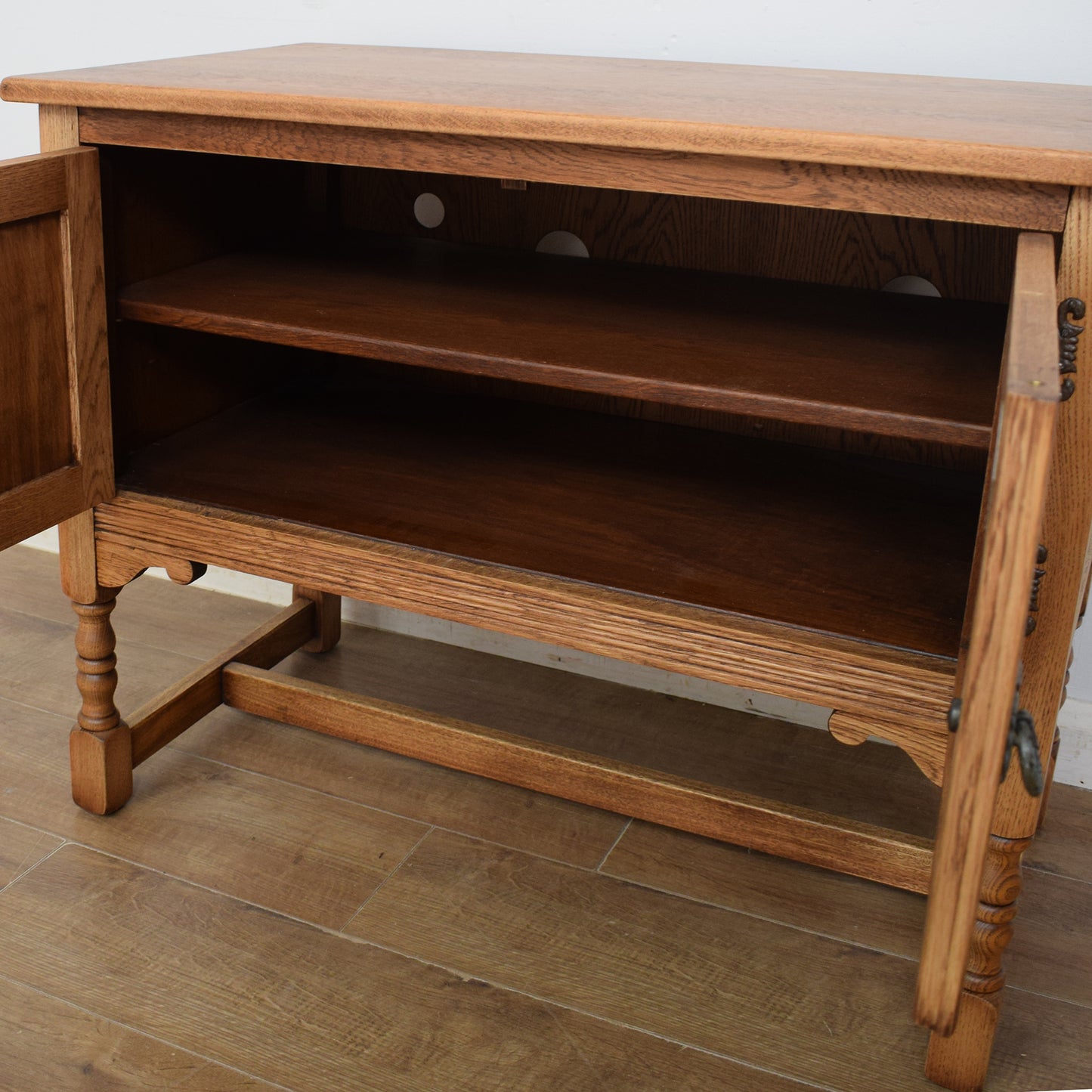 Old Charm Hi-Fi Cabinet