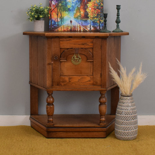 Canted Oak Hall Unit