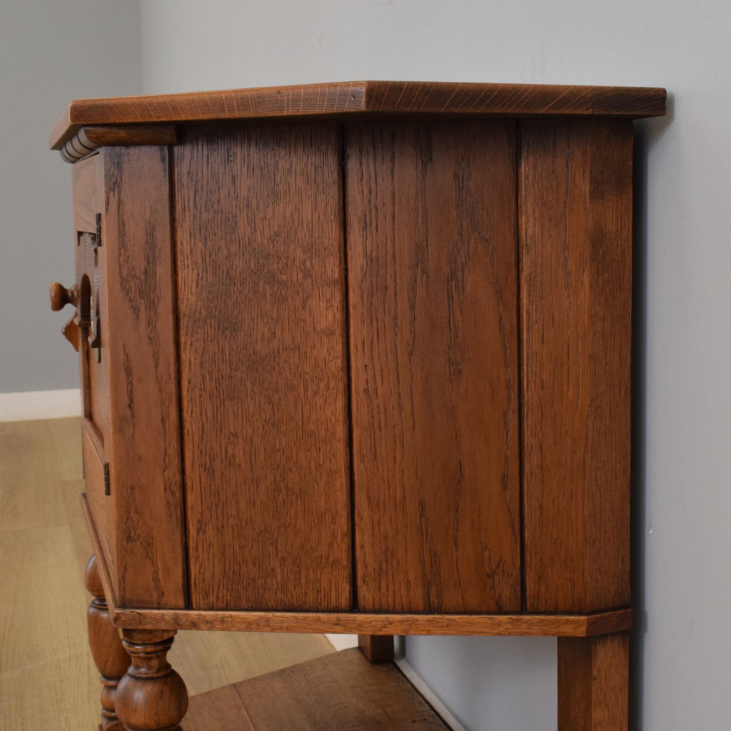 Canted Oak Hall Unit