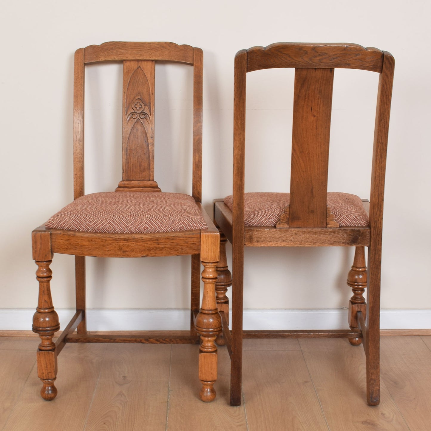 Oak Extending Dining Table with Four Chairs