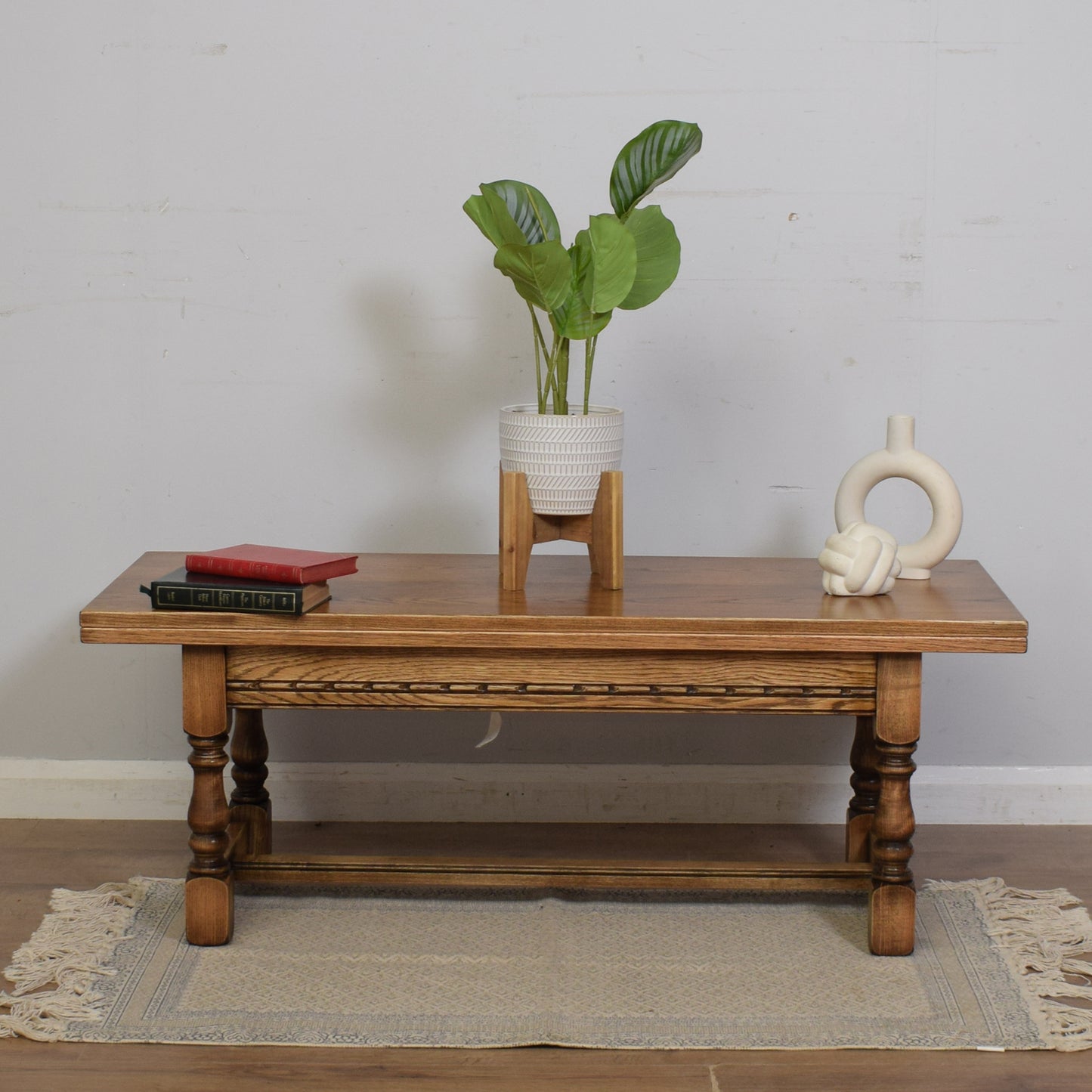 Extendable Oak Coffee Table