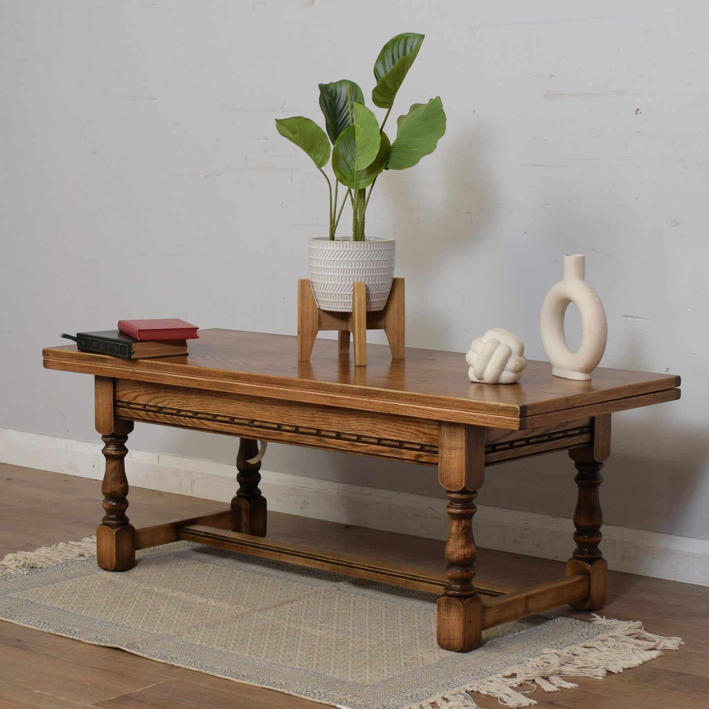 Extendable Oak Coffee Table