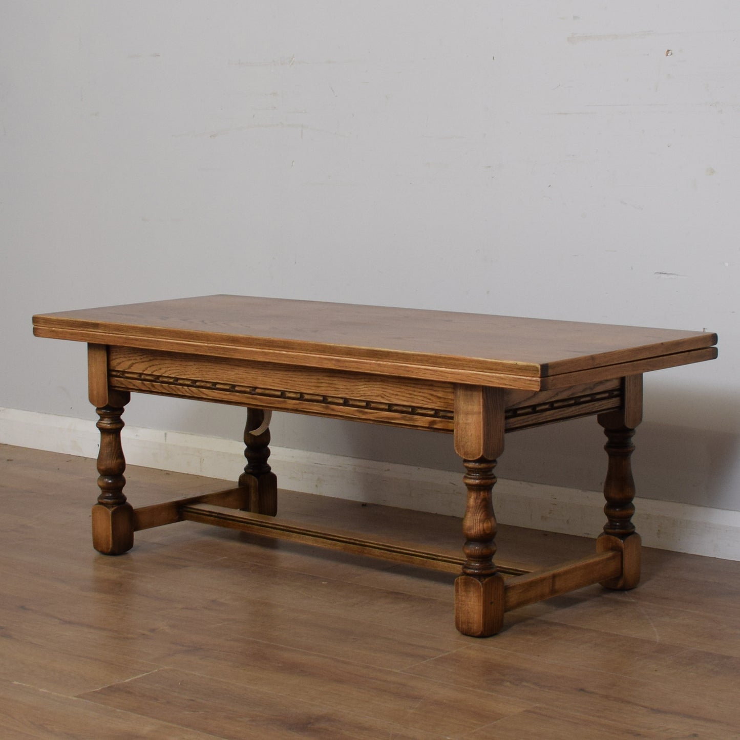 Extendable Oak Coffee Table
