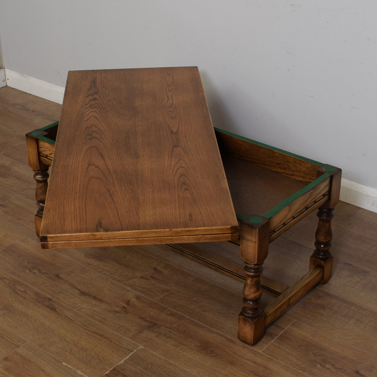 Extendable Oak Coffee Table